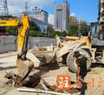 看美女操逼片高温下的坚守｜道路建设者用汗水铺就畅通路